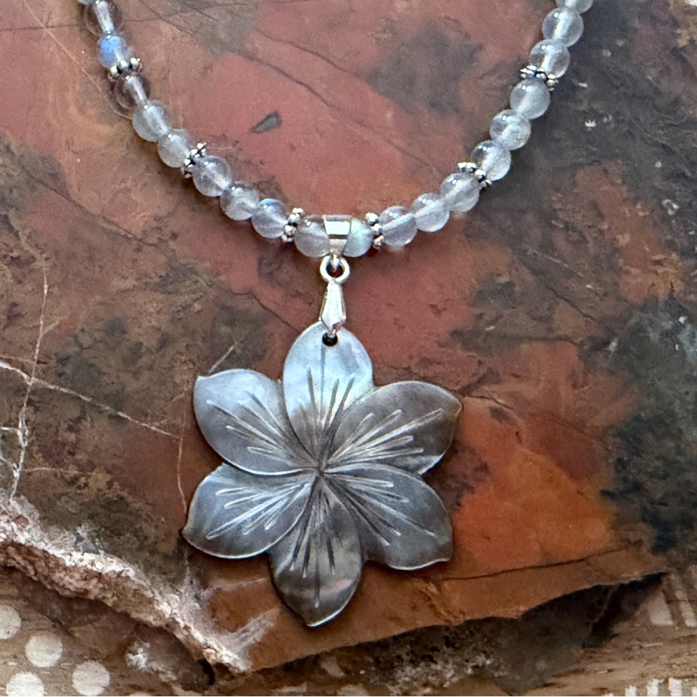 Flash Labradorite Beaded Necklace With Black Mother of Pearl Hibiscus Pendant